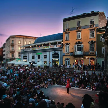 Beautiful In With Wifi Lägenhet Pula